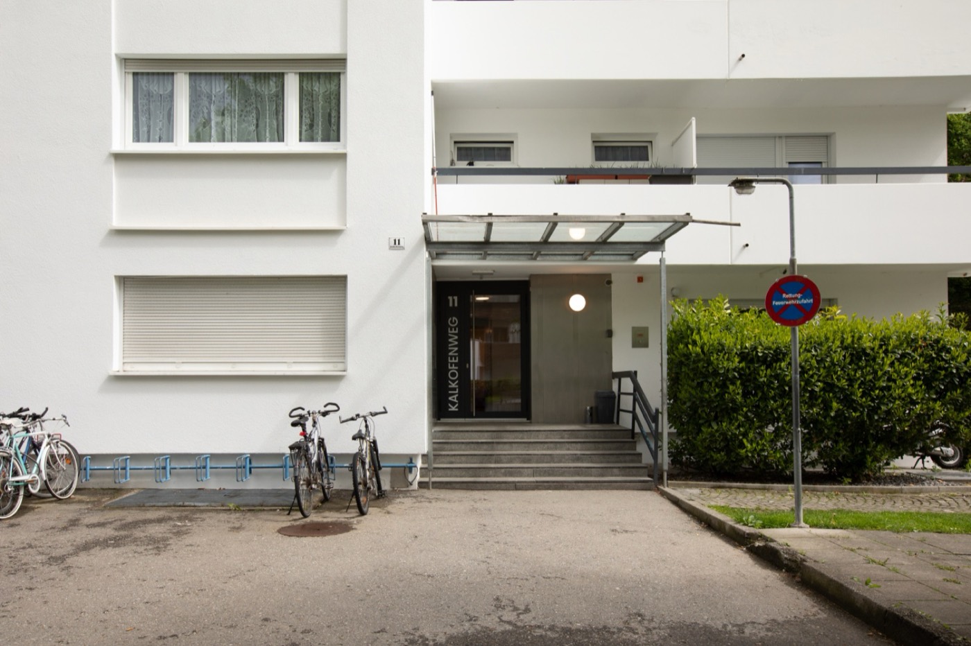 Hauseingang der Apartments am Kalkofenweg in Götzis