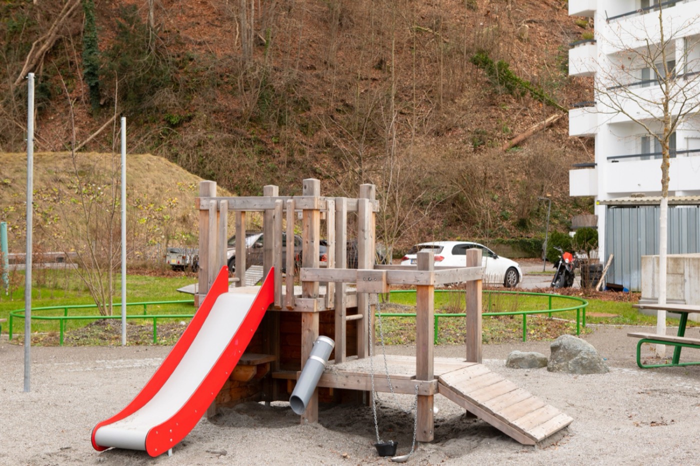 Kletterturm auf dem Spielplatz bei den Apartments in Götzis
