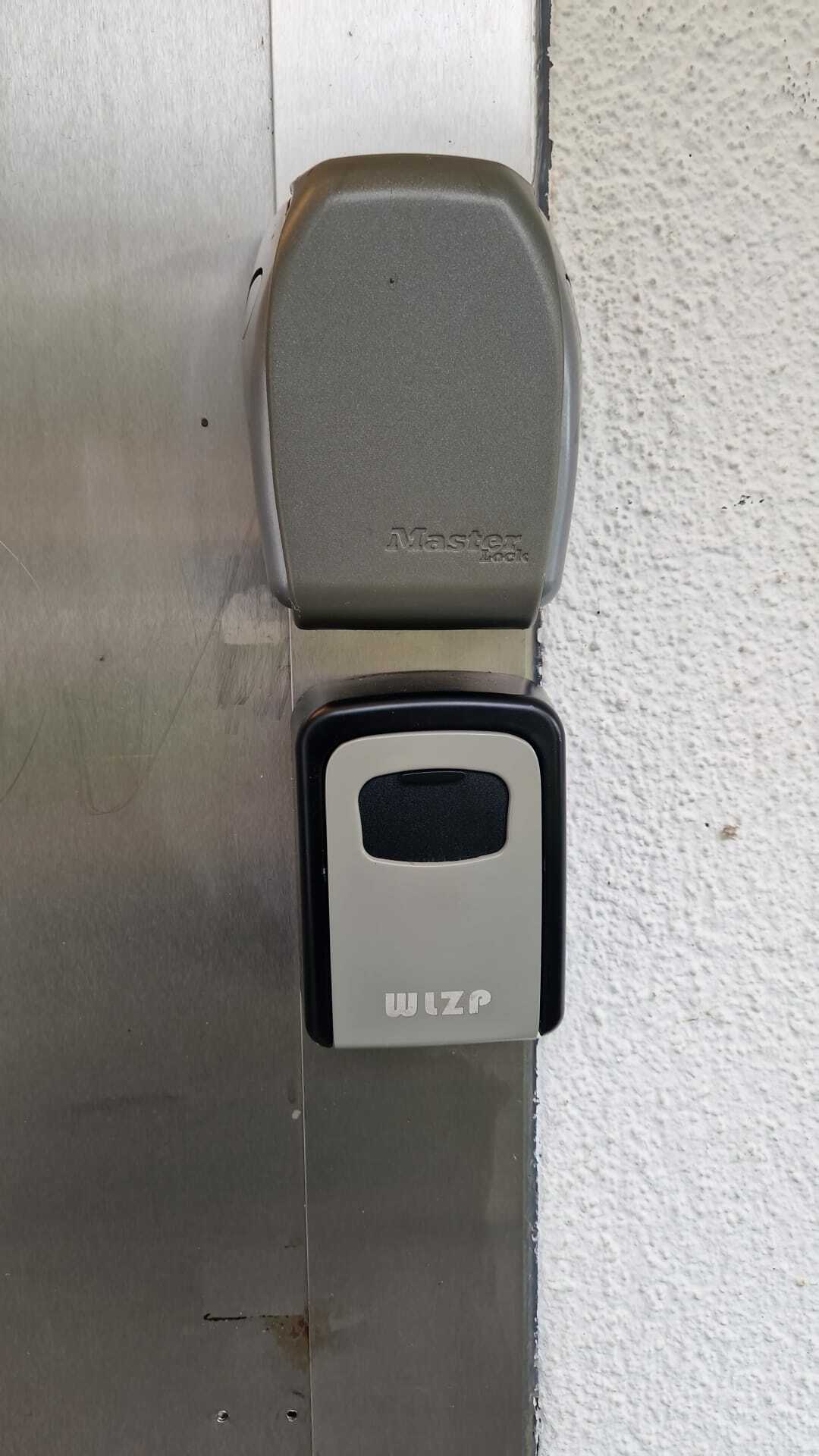 Schlüsselbox für den Selbst-Check-in am Hauseingang in Götzis